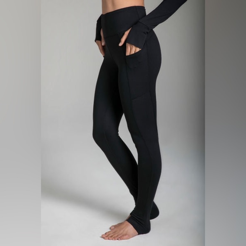 KiraGrace POCKET YOGA LEGGING
BLACK